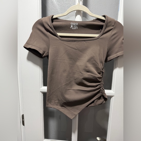 NWOT OQQ Short Sleeve Crew Neck Ruched Tee Shirt - Picture 2 of 9